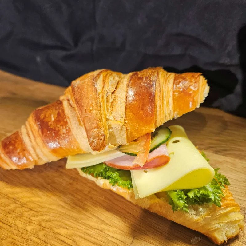 Croissant m/ost & skinke